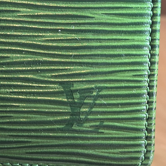 Authentic Louis Vuitton Green Epi Leather Card/ID Holder Wallet, EUC - Picture 3 of 14